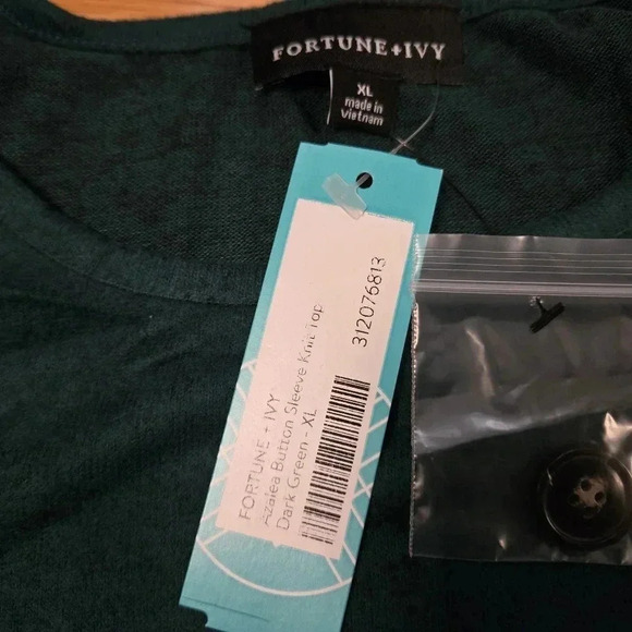 Fortune and Ivy Dark Green knit Women's Top with Button Detail Size XL NWT - Picture 5 of 7